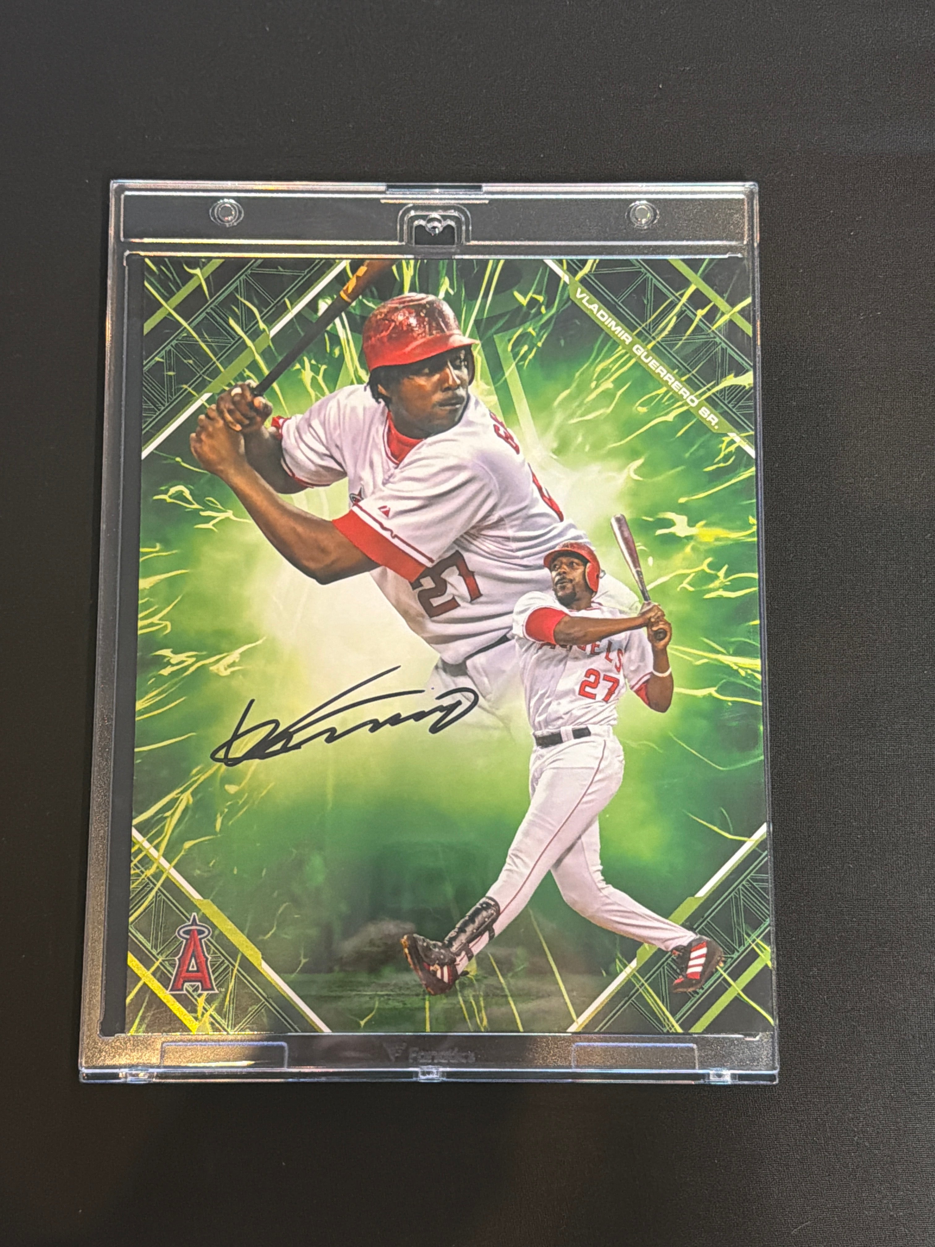 Vladimir Guerrero Sr Under Wraps Emanate Auto /99